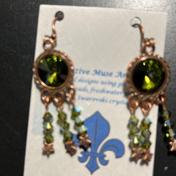 Earrings with Swarovksi Olivine crystal and copper findings with star detail - Picture 2 of 2